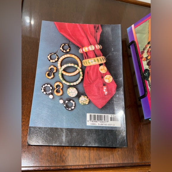 Vintage Collectible Plastic Jewelry Guidebook & Price Guide Books - Picture 7 of 8